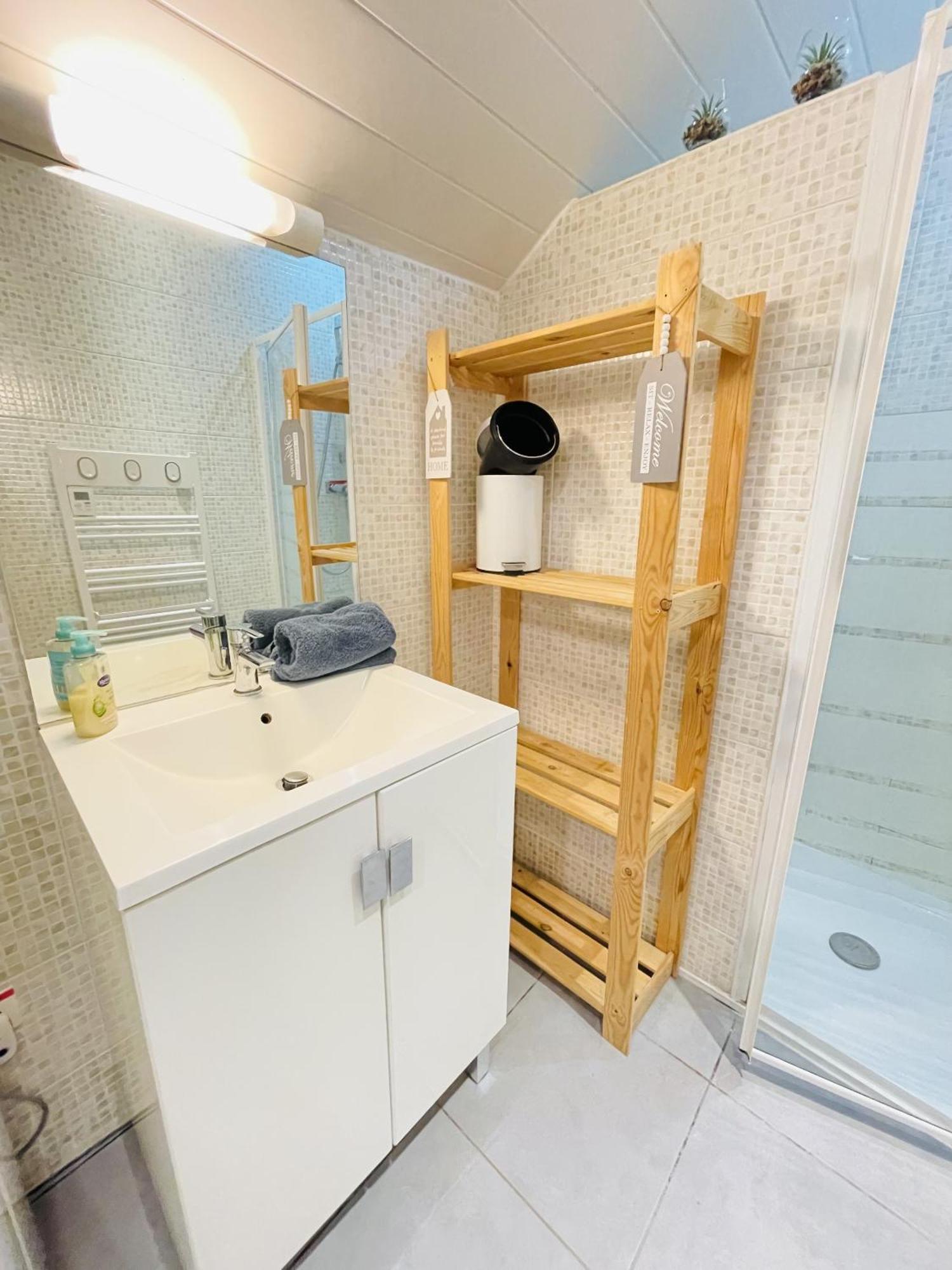 Le Lodge Spa Saint-Laurent-d'Andenay Luaran gambar