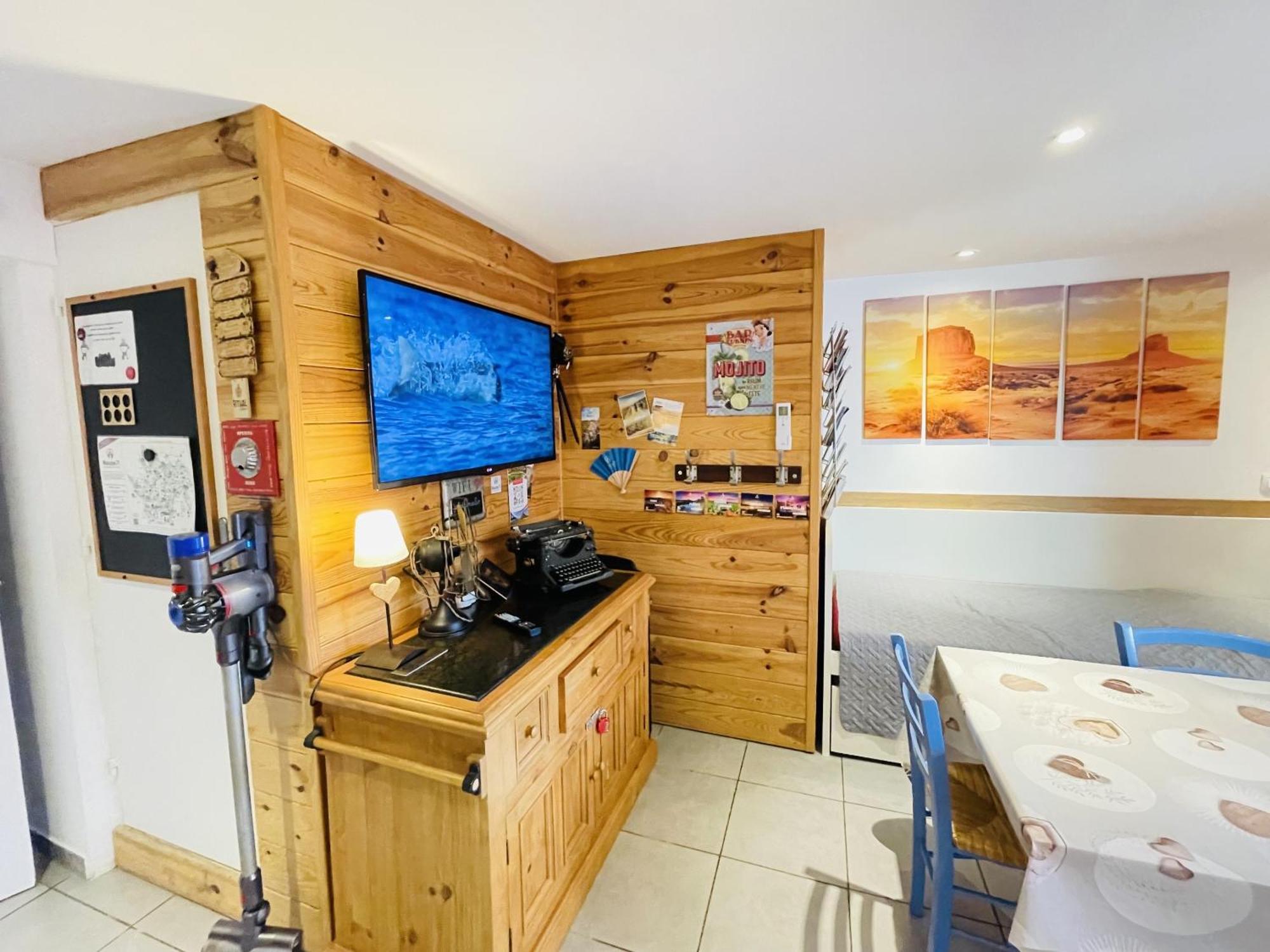 Le Lodge Spa Saint-Laurent-d'Andenay Luaran gambar