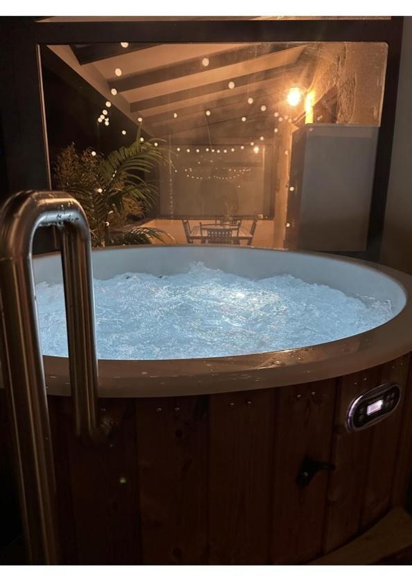 Le Lodge Spa Saint-Laurent-d'Andenay Luaran gambar